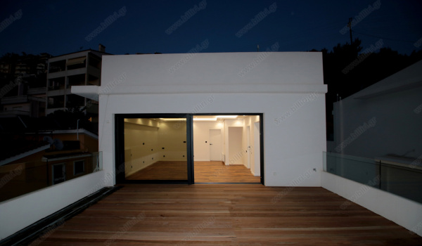 54_top_level_balcony_1038375843